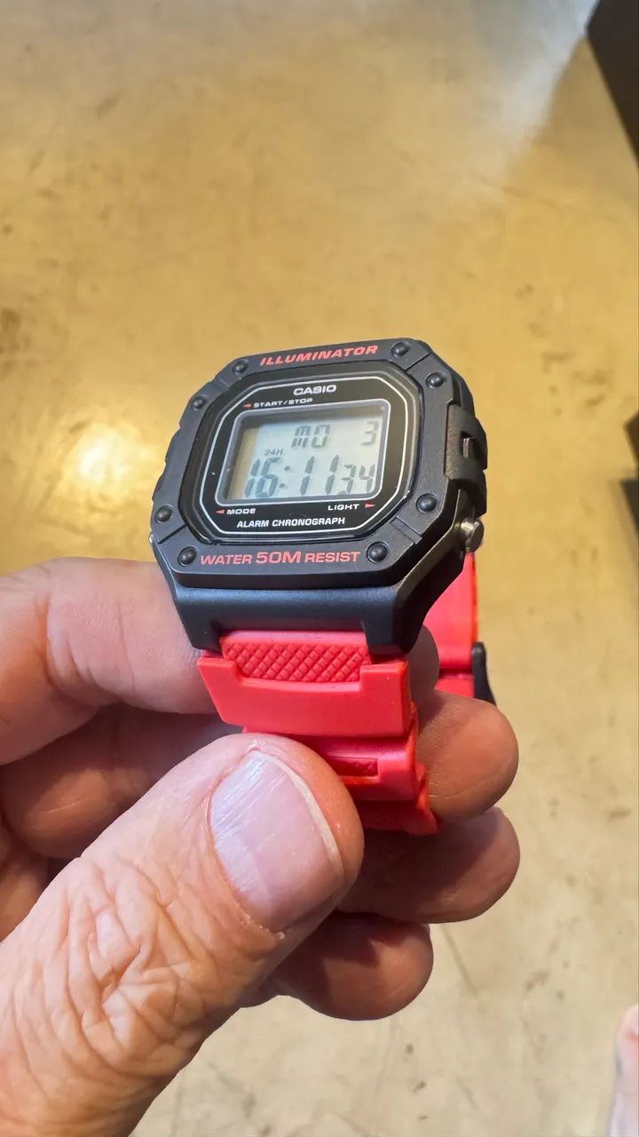 Relógio Casio Iluminator Preto e Vermelho novo  - Foto 3