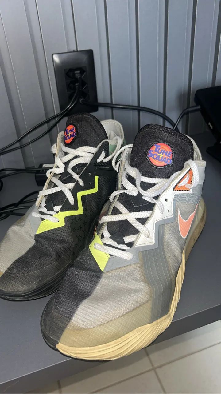 Tênis Lebron 18 Looney Tunes 