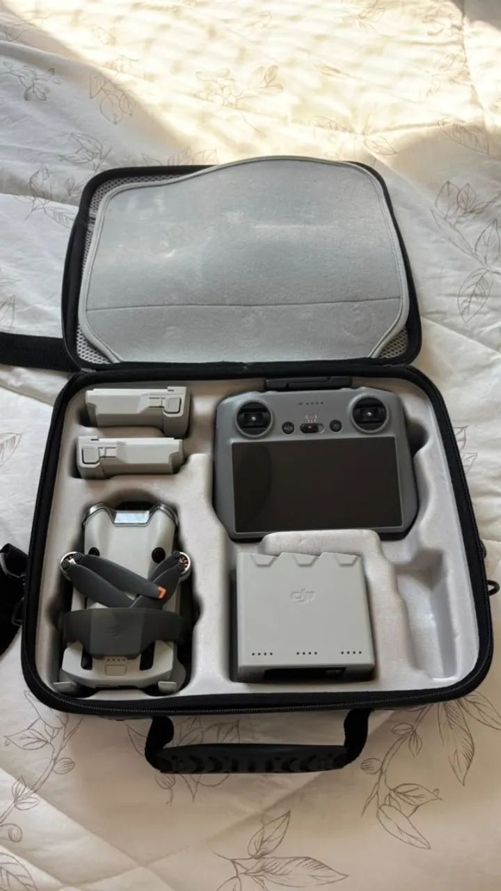DJI Mini 4 Pro com controle RC 2, 2 baterias, hub e bolsa