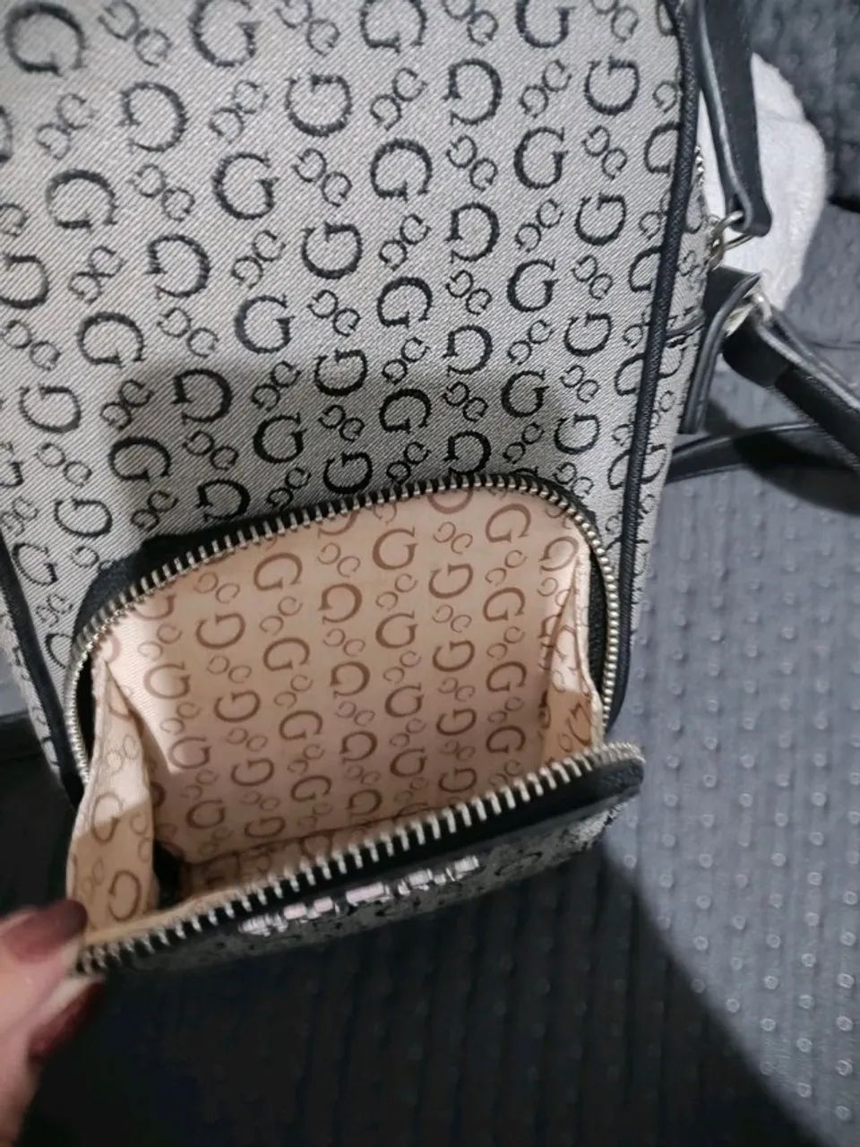 Bolsa Guess Transversal Cinza - Foto 2