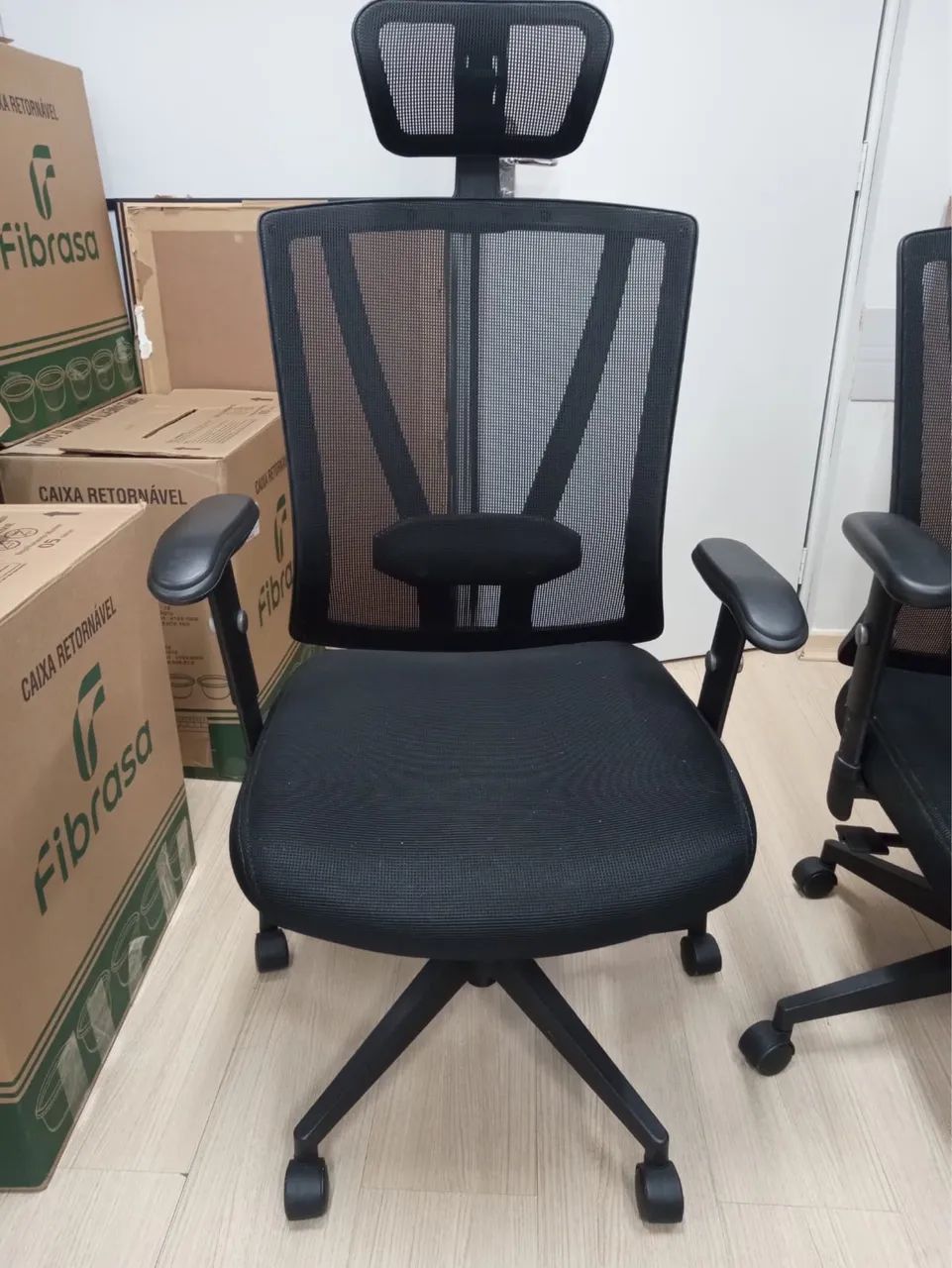 02 Cadeira presidente preço 500 cada uma  - Foto 2
