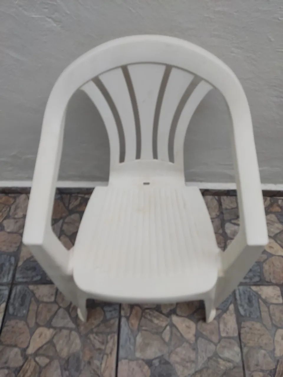 CADEIRA DE PLÁSTICO BRANCA  - Foto 3