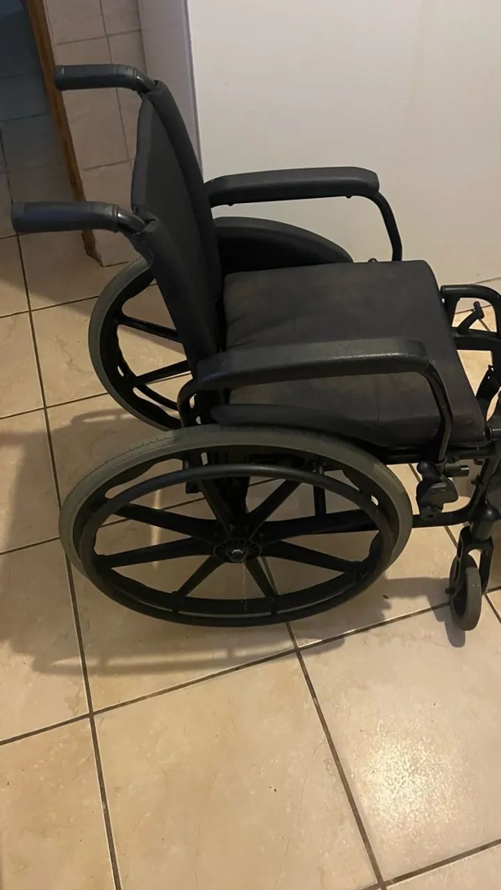 Cadeira de rodas - Foto 3