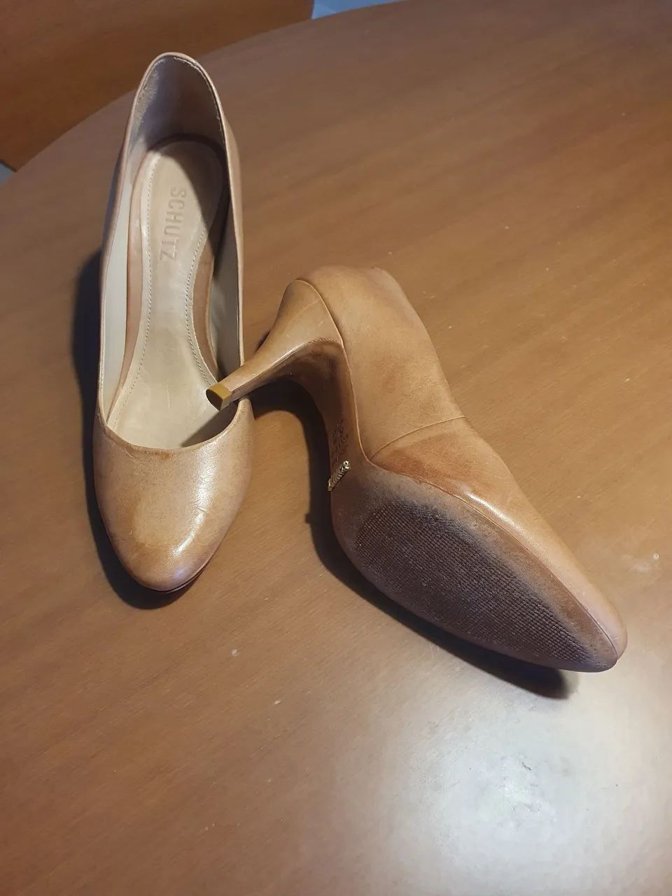 Scarpins Couro Schutz - Foto 2