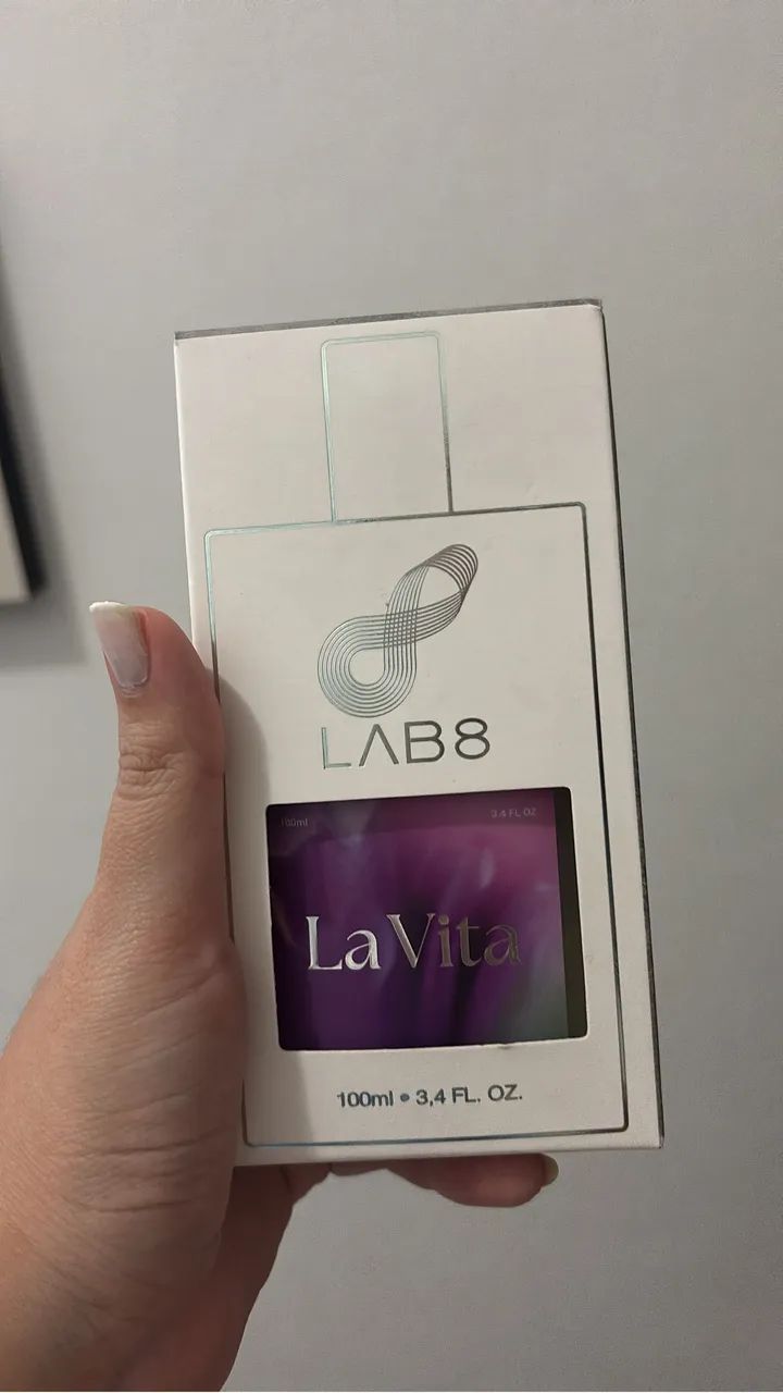 Perfume lab 8 inspirado no La vie