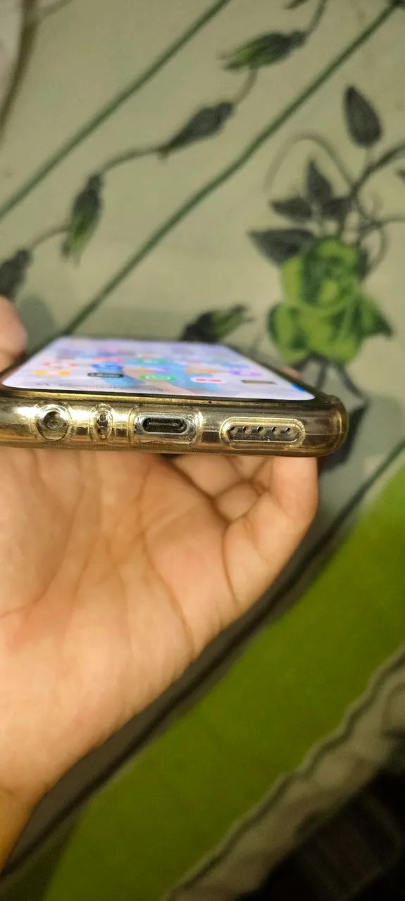 Vendo esse celular redimi note 8, com esse detalhe na tela mas não interfere em nada. - Foto 3