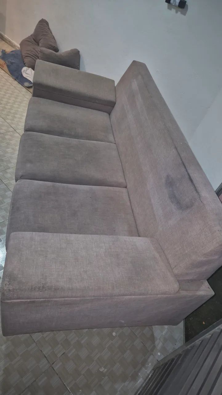Sofá 3 lugares com duas almofadas - Foto 3