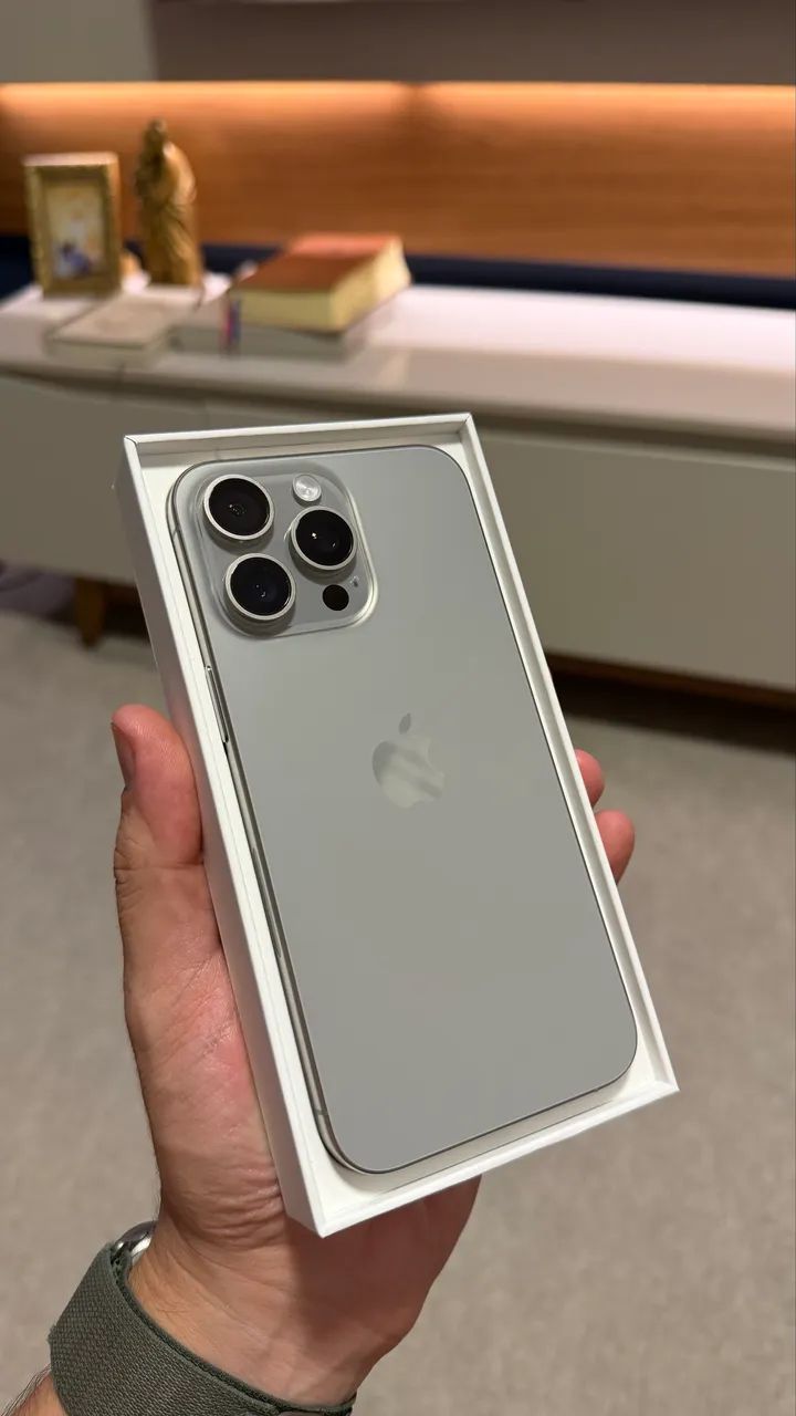iPhone 15 Pro Max 256GB Natural Titanium, Seminovo impecável 98