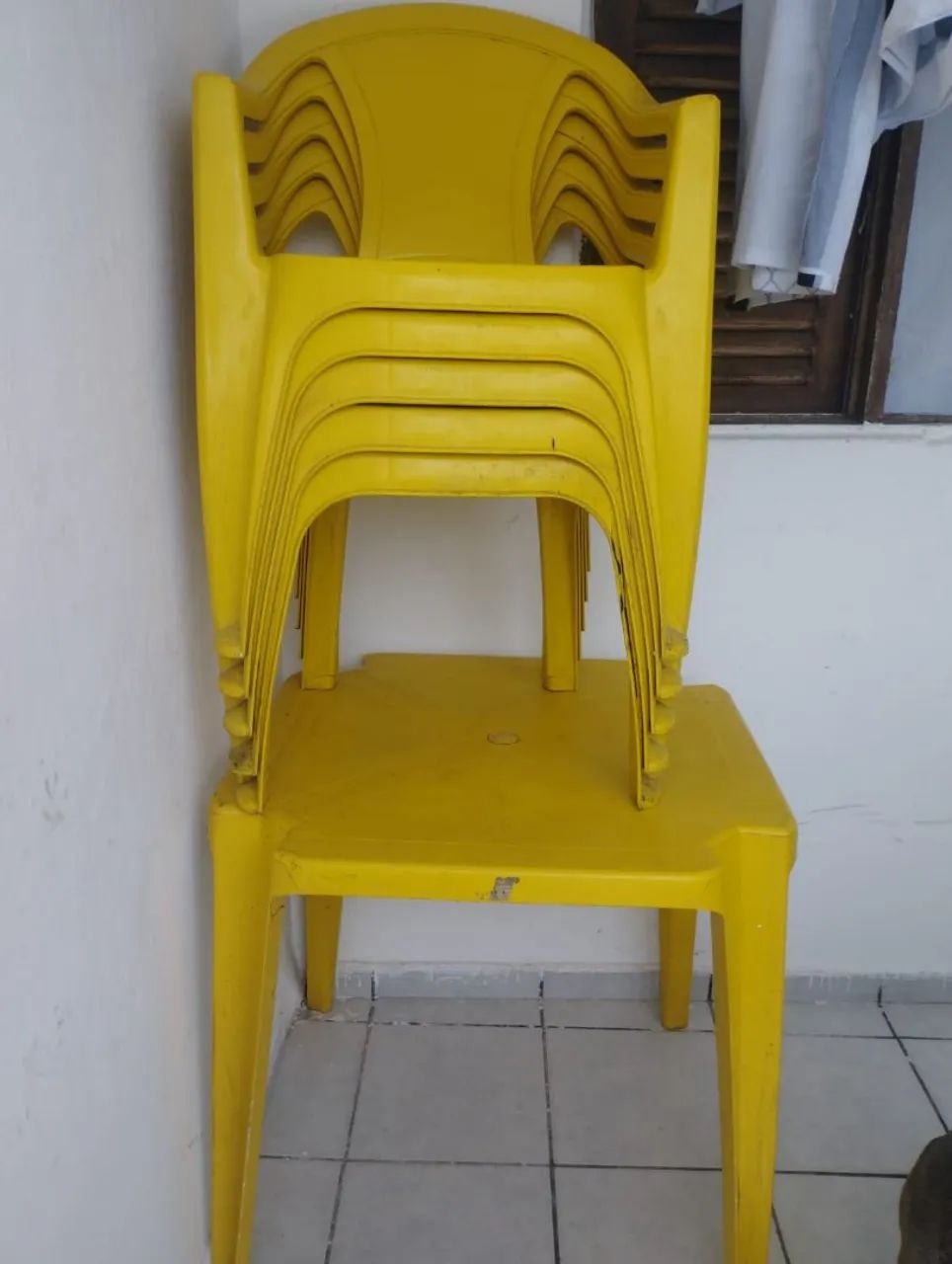 Vendo mesa com 4 cadeiras 