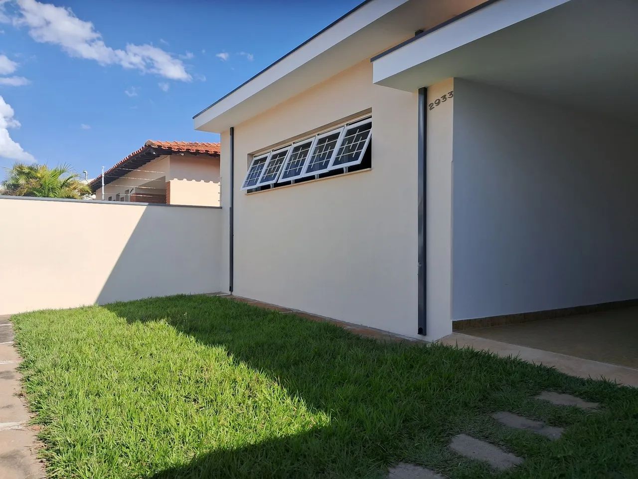Casa confortável de 3 dormitórios no V. Operária.