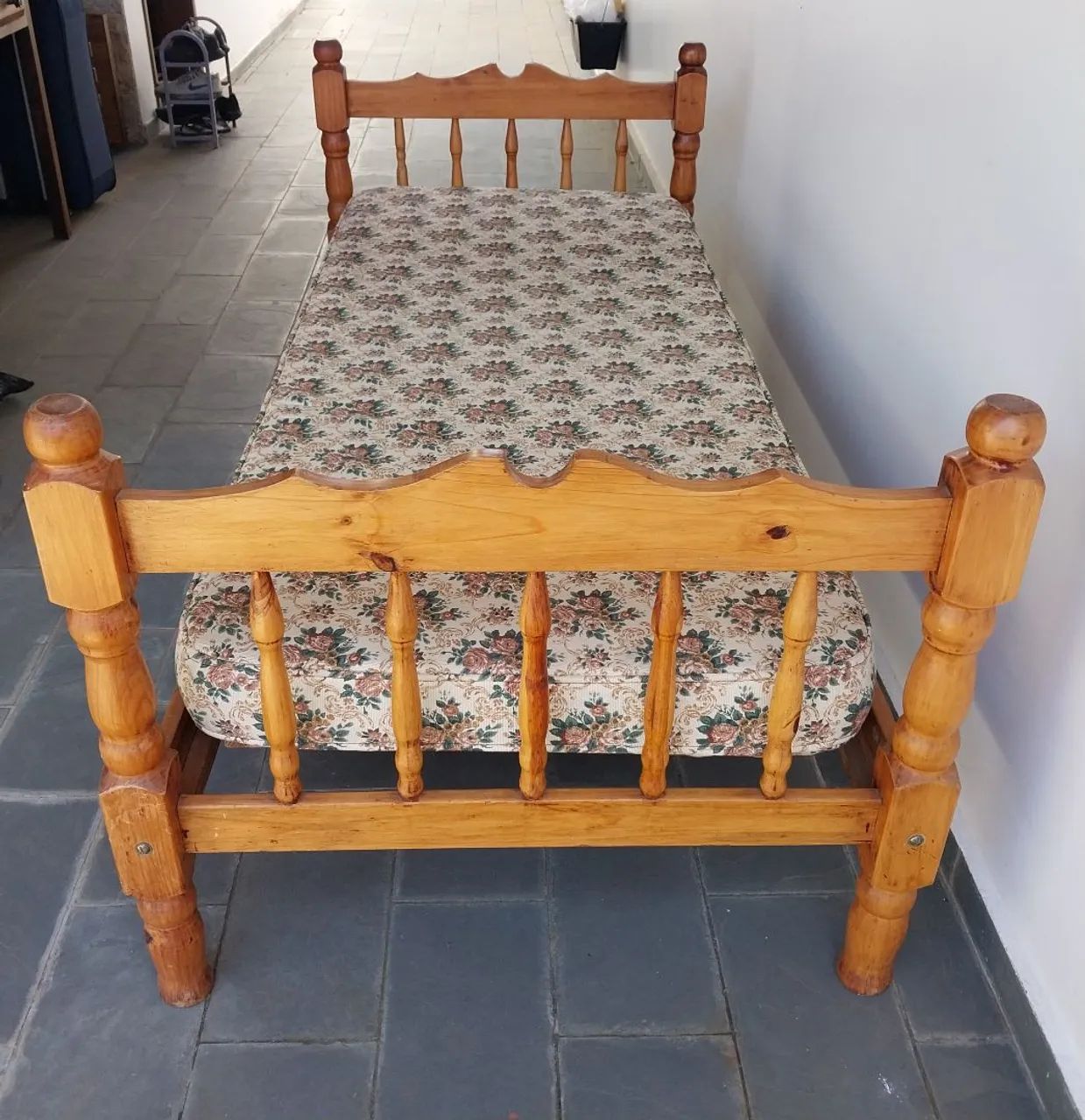 Cama madeira maciça solteiro 