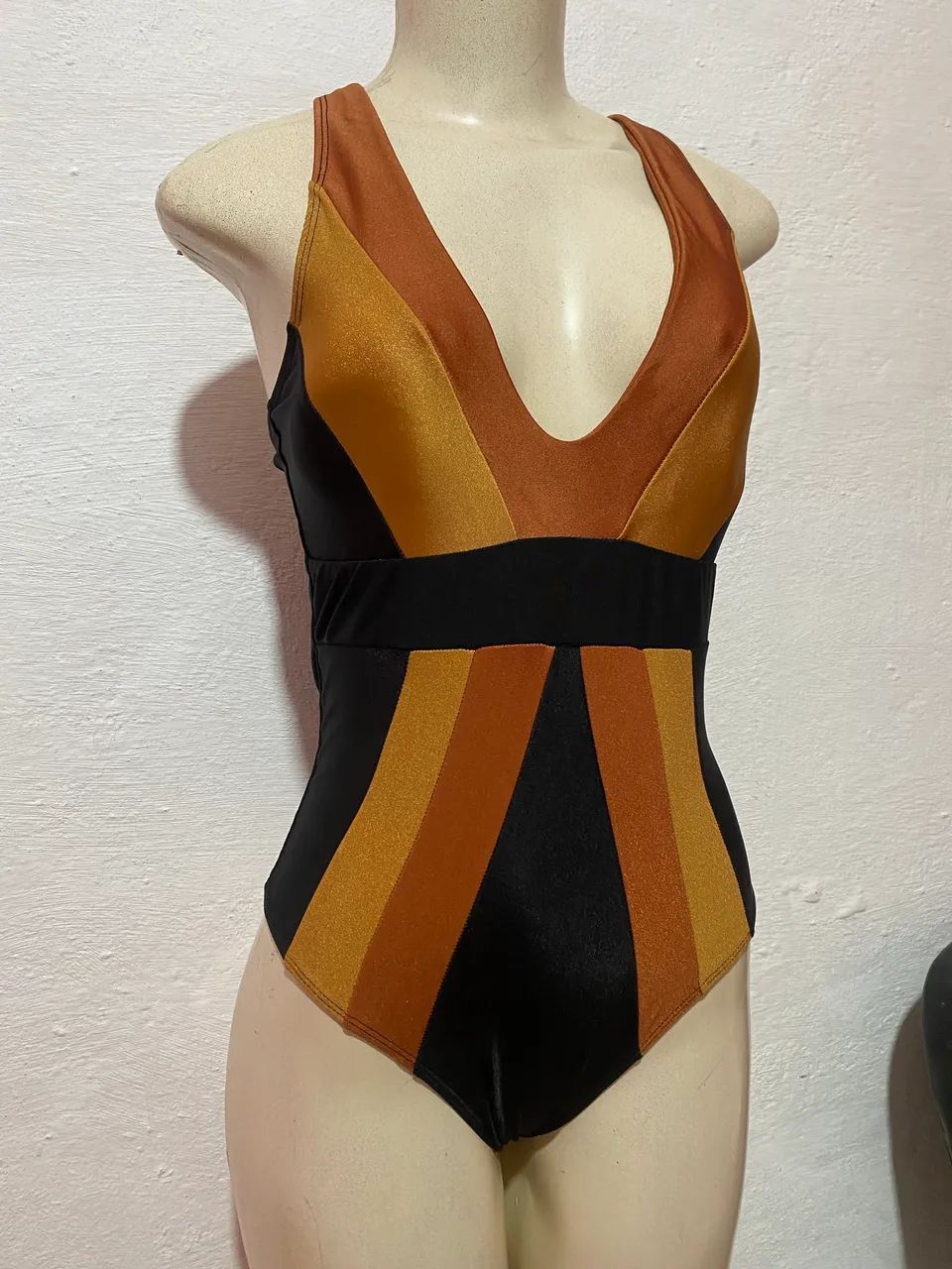 Maiô preto e cobre lindo acinturado - Foto 4