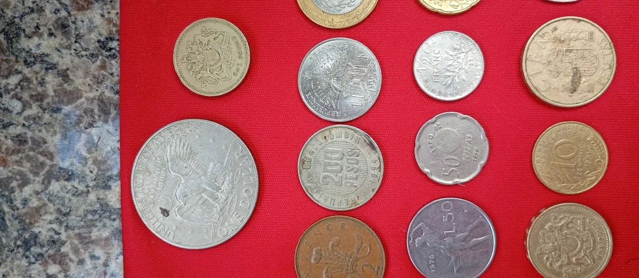 Várias moedas antigas de vários países  - Foto 4