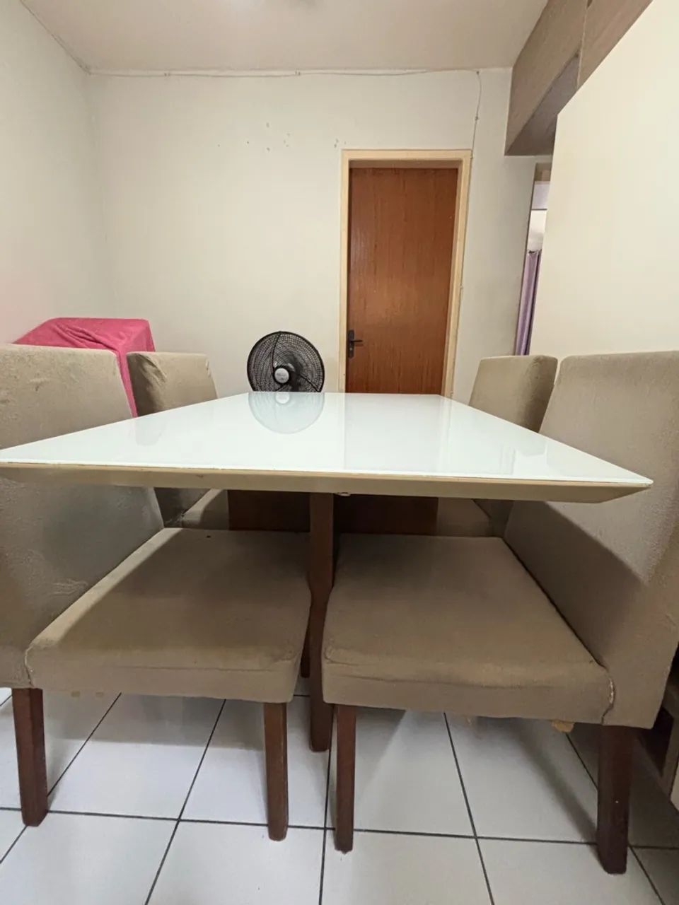 Mesa tampa de vidro e 4 cadeiras - Foto 3