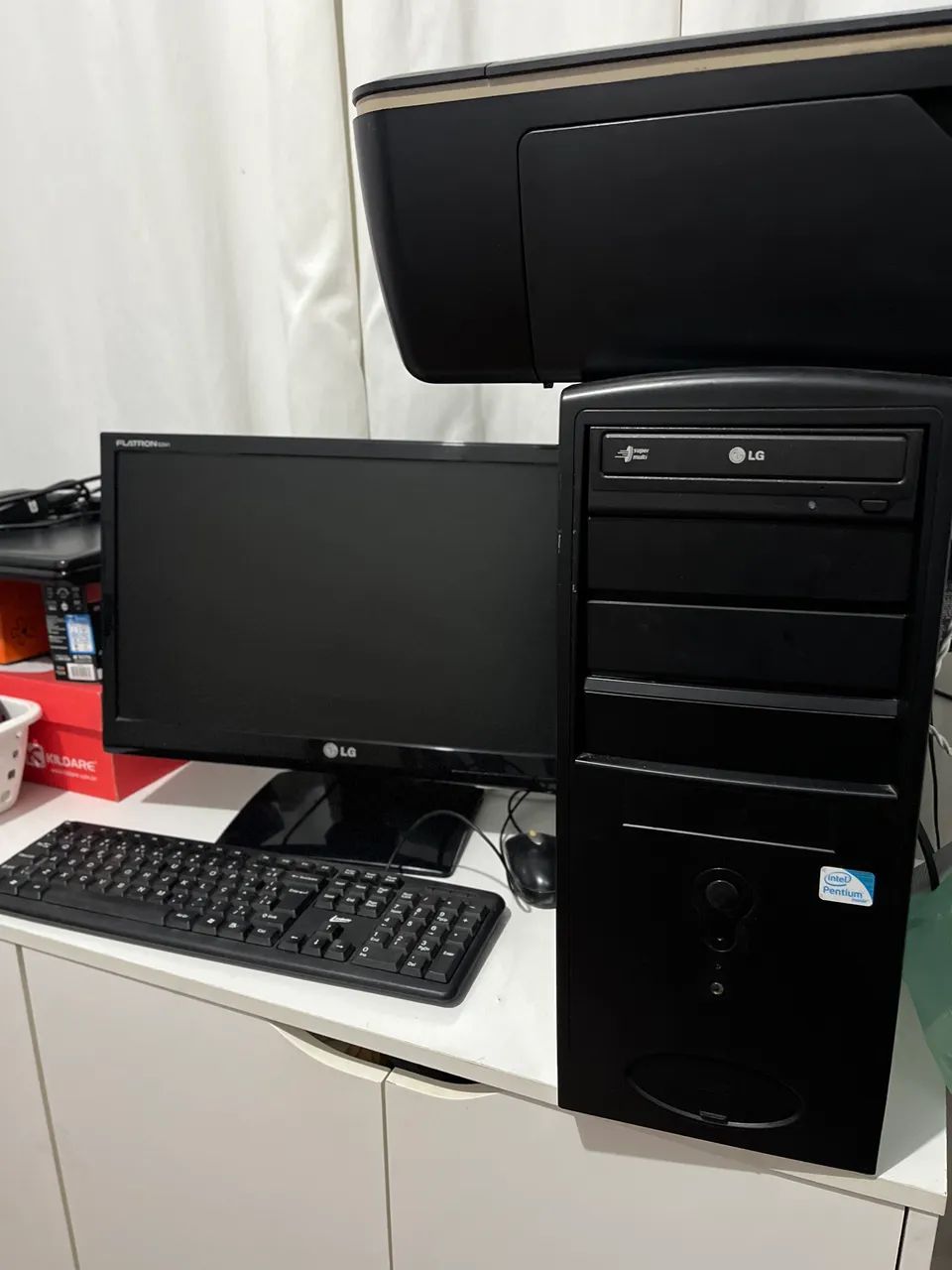 Monitor LG + teclado + torre