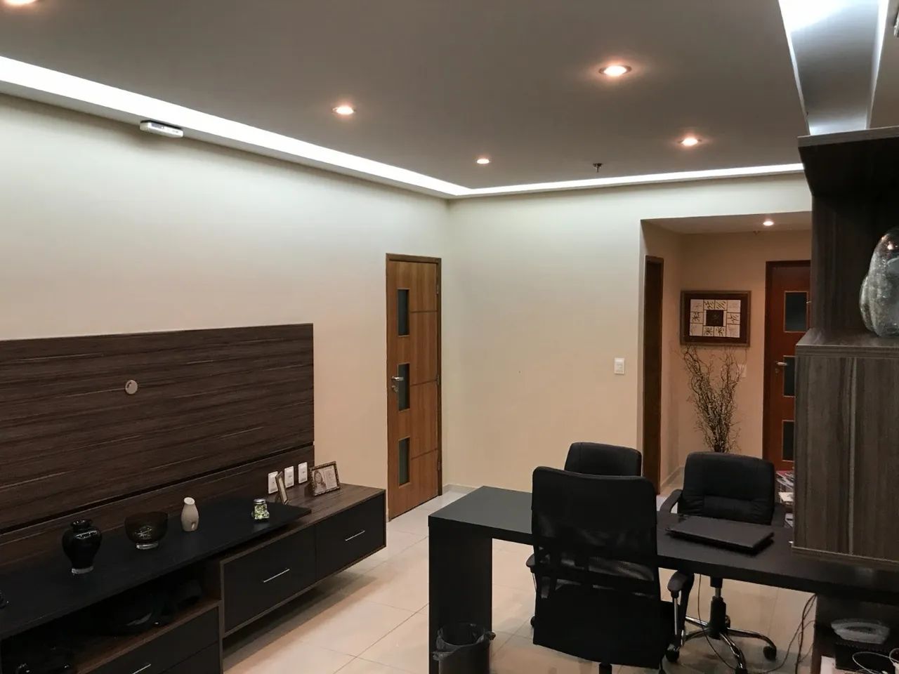 Cobertura Comercial no Centro: Salas 10 e 11 Unificadas, Reformadas e Mobiliadas! - Foto 2
