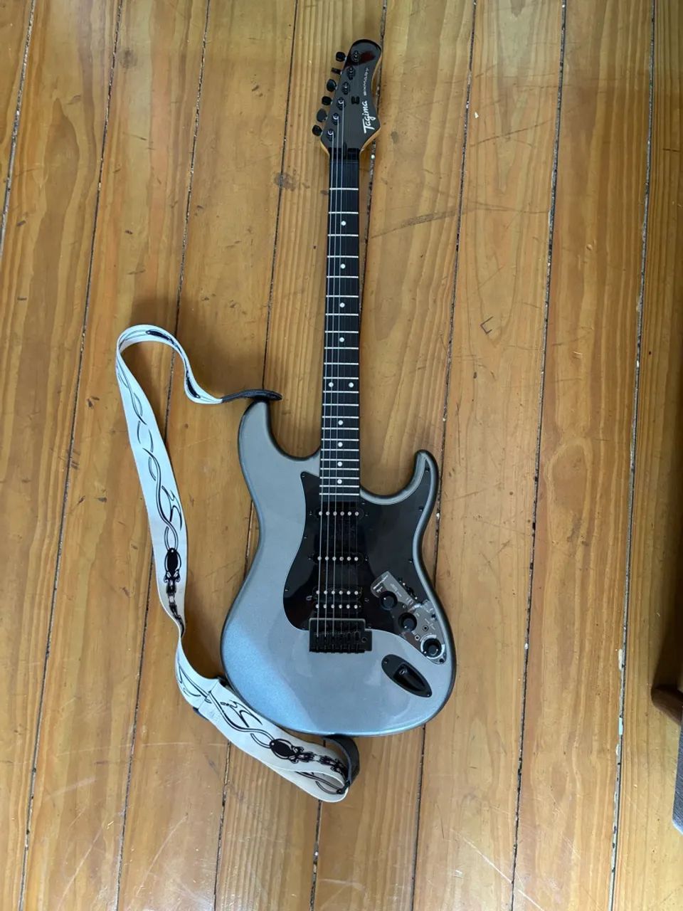 Guitarra Stratocaster Tajima Sixmart