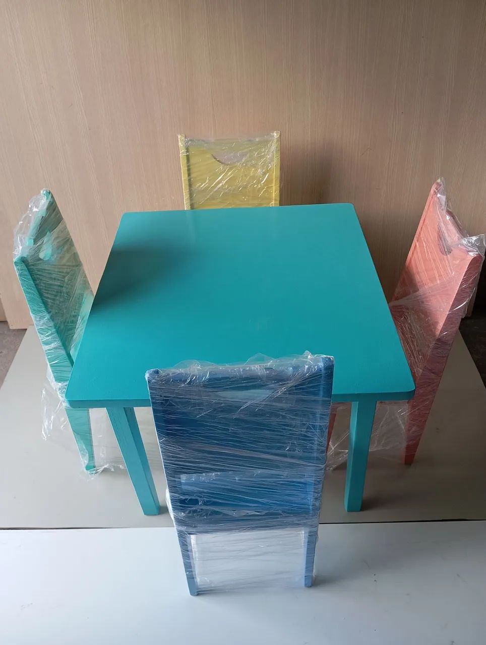 Mesa infantil com 4 cadeiras  - Foto 3