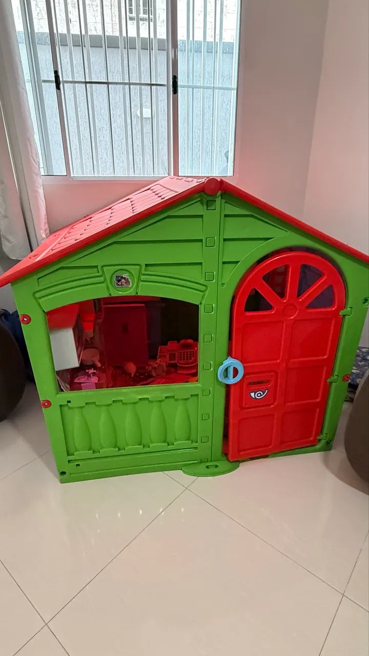 Casinha infantil de plástico 