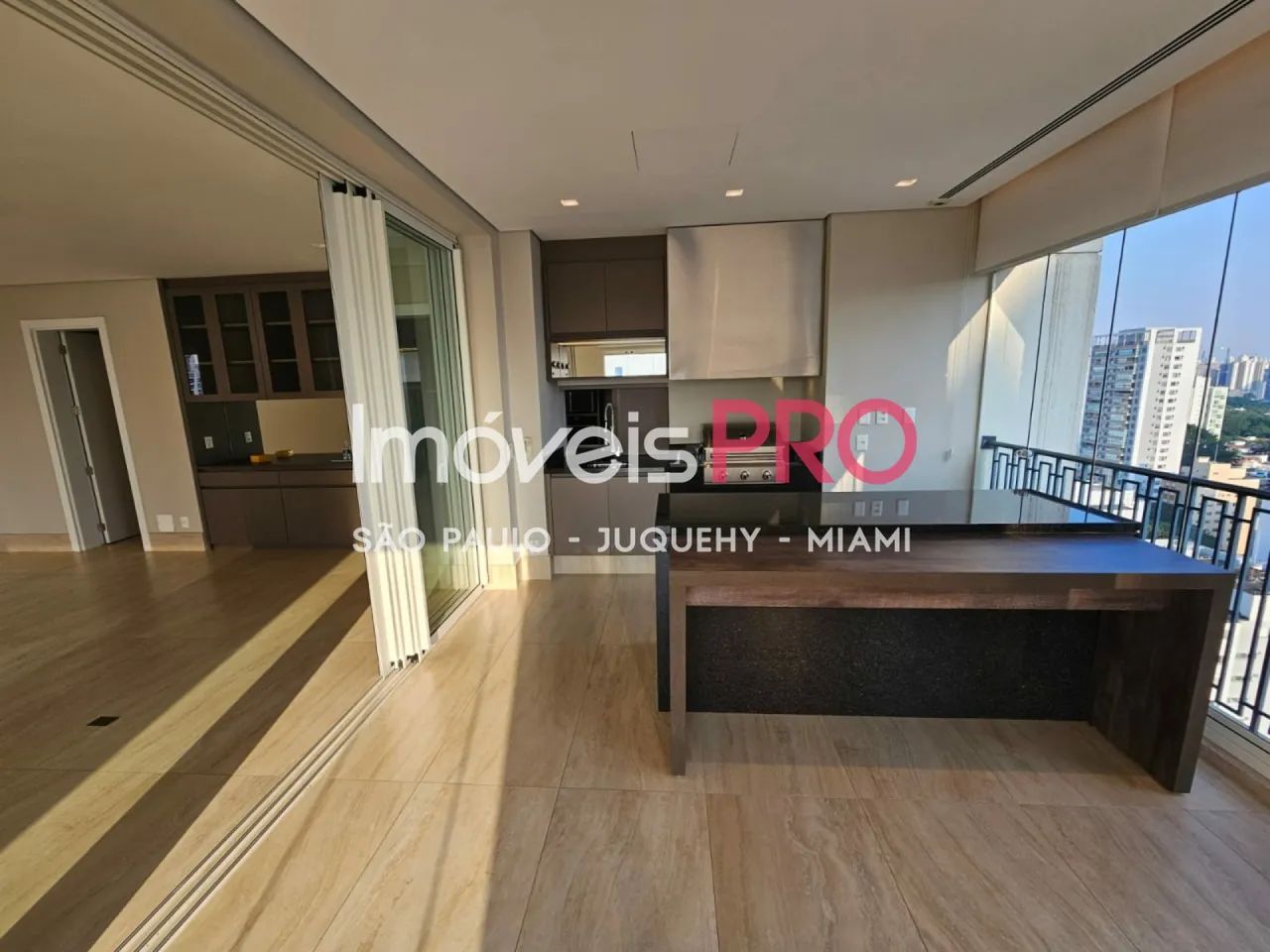 274m² com 4 dormitórios sendo 3 suítes e 5 vagas - Foto 3
