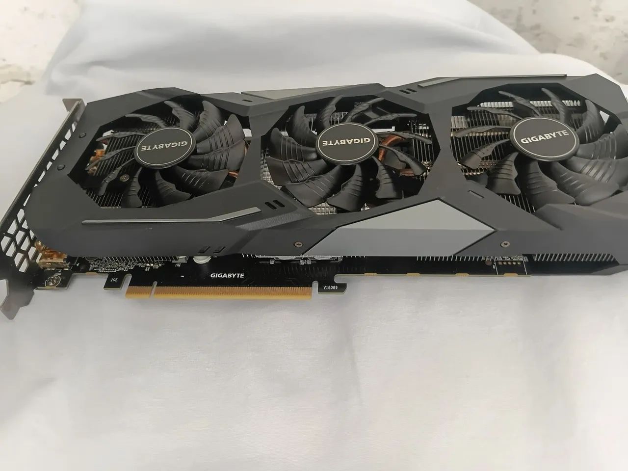 Placa de vídeo  Gigabyte  - Foto 2