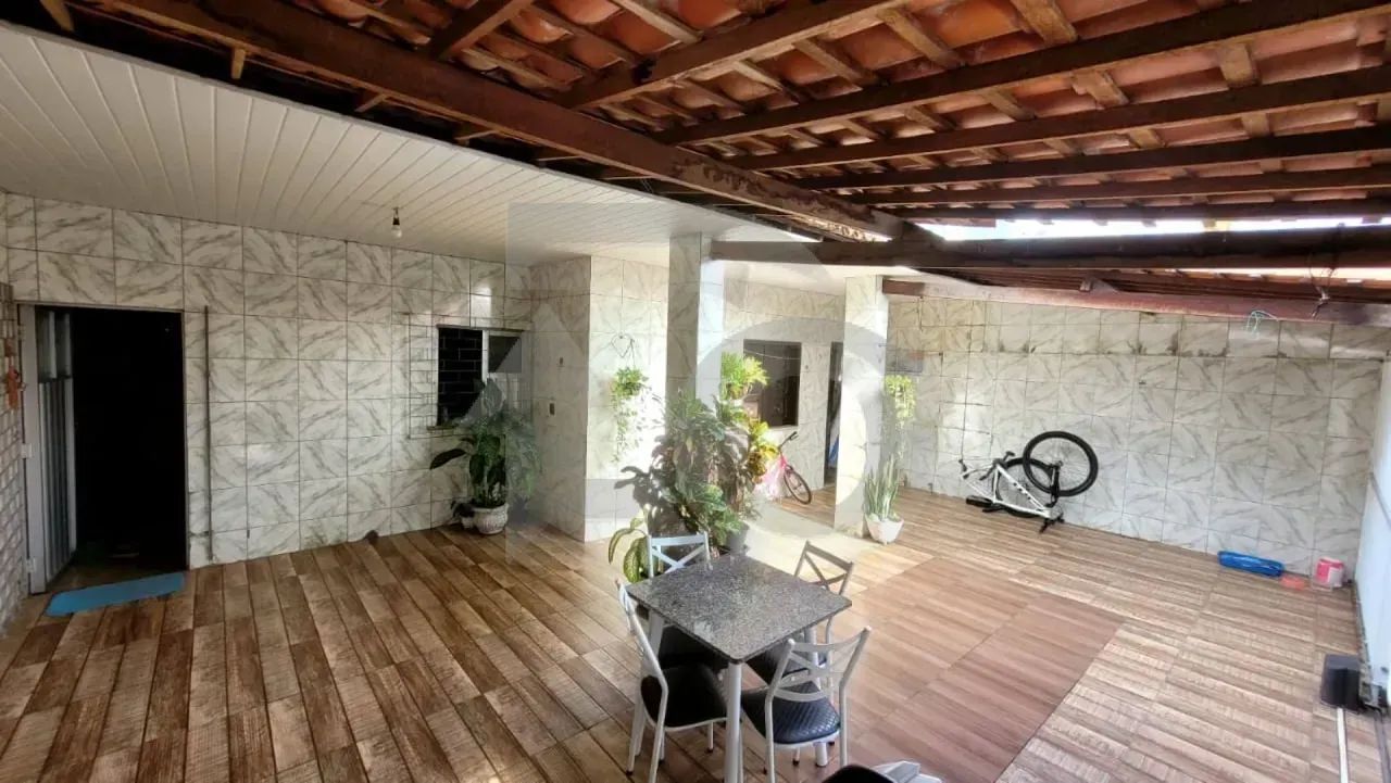 Casa de 180m² no Bairro Bugio em Aracaju com 3 Quartos, Garagem e Mais.