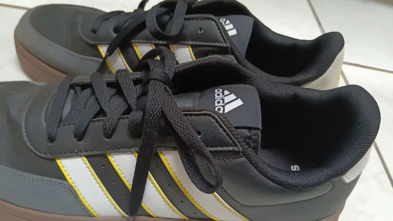 Tênis Adidas Seminovo 