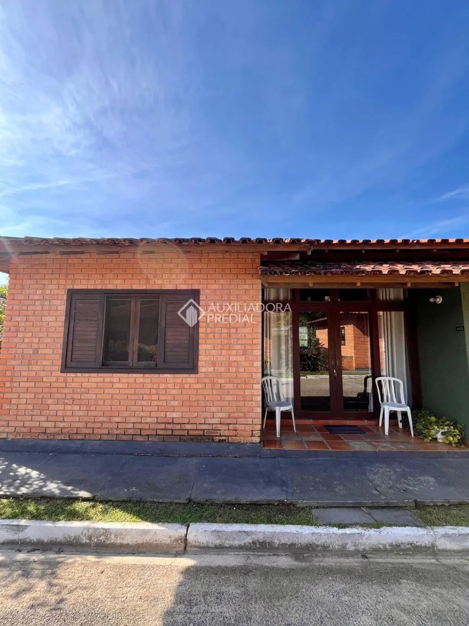 Casa de dois dormitório em condomínio no Porto da Lagoa.