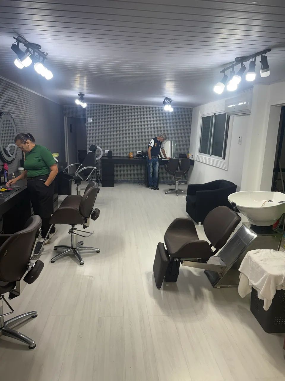 Vaga para cabeleireiro (a) 