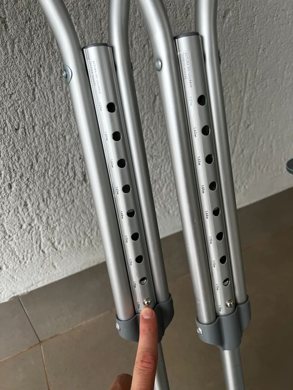 Muletas e banqueta pós operatório  - Foto 4