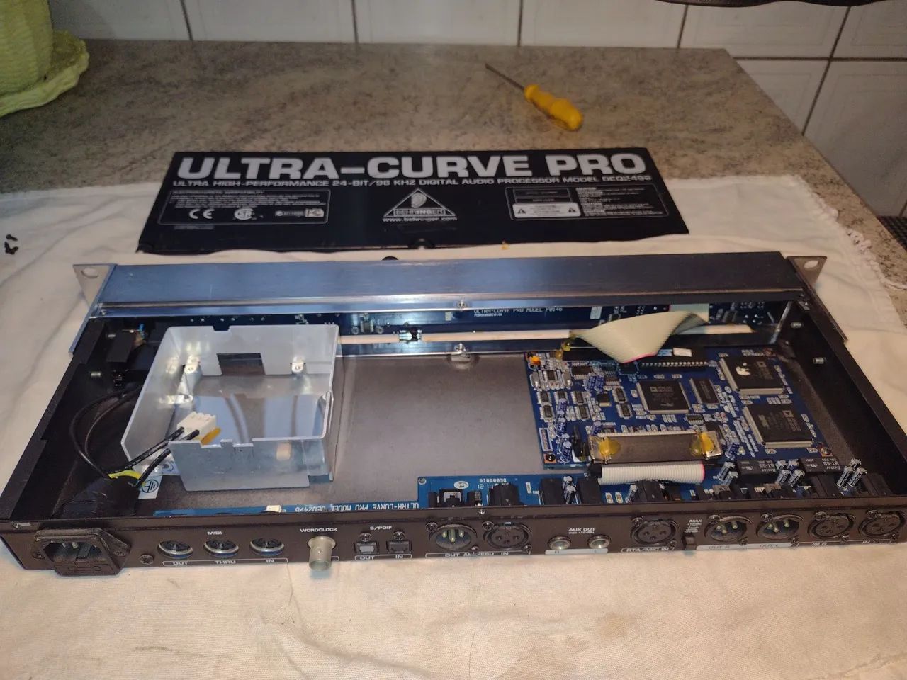 PROCESSADOR DE AUDIO BEHERINGER 24-96(LEIA) - Foto 2
