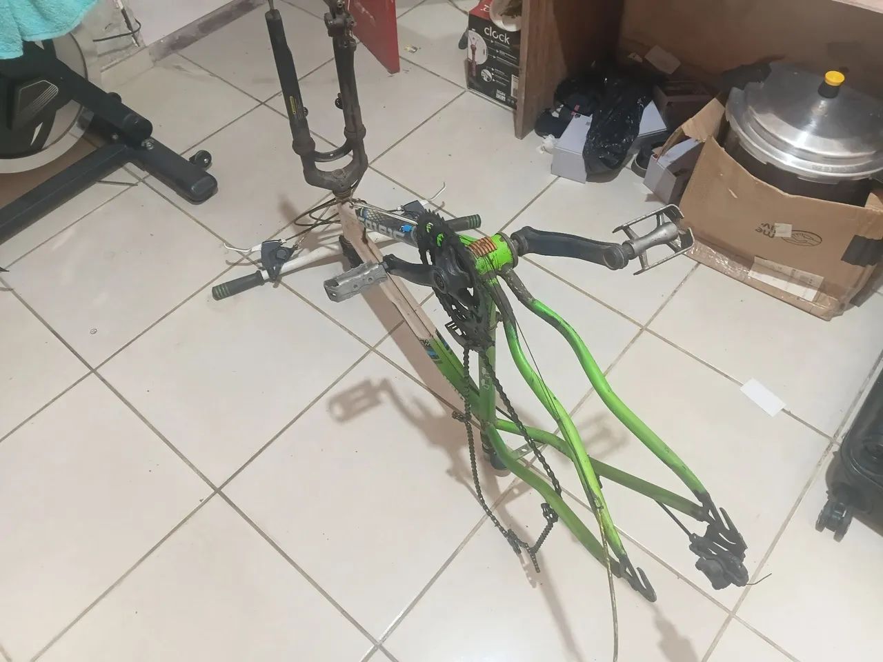 Quadro de bicicleta antigo com peças (para reformar) - Foto 2