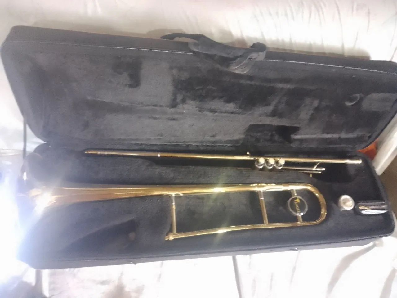 Vendo trombone em sib Eagle 