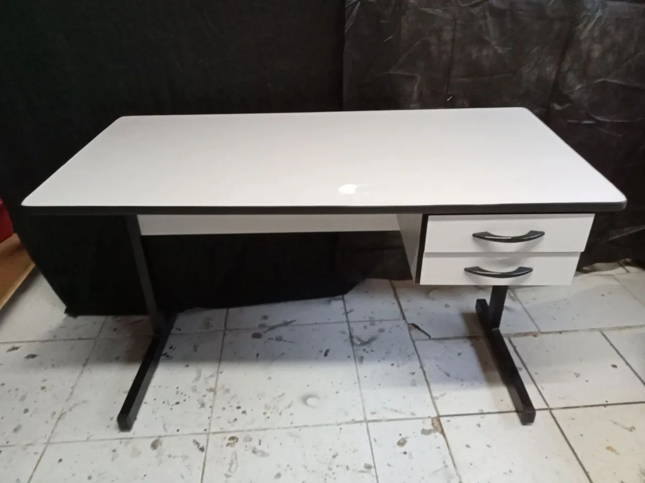 Mesa de Escritório com Gavetas  - Foto 2