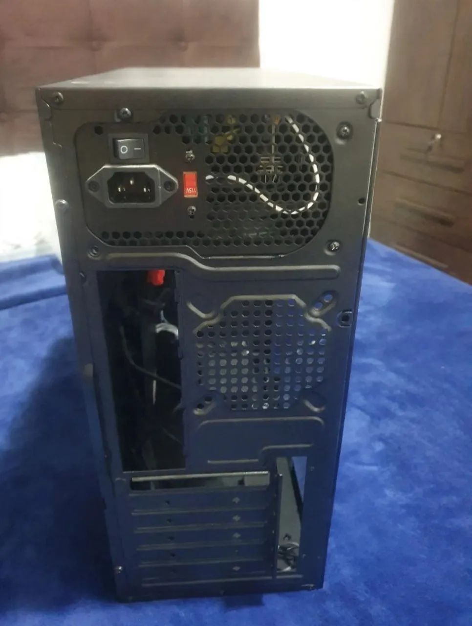 Vende-se gabinete incompleto 