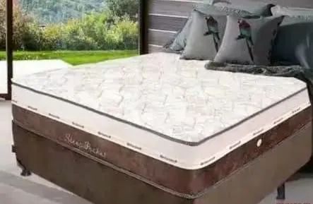 Cama de casal com colchão molas ensacadas 