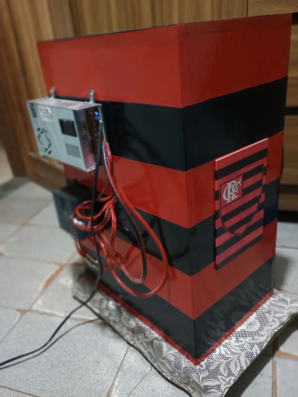 Vendo caixa Bob residencial Aprox=650w rms dá para colocar na mala do carro - Foto 3