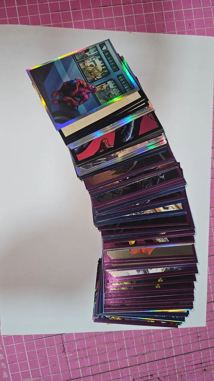 299 figurinhas SORTIDAS do álbum marvel 2026