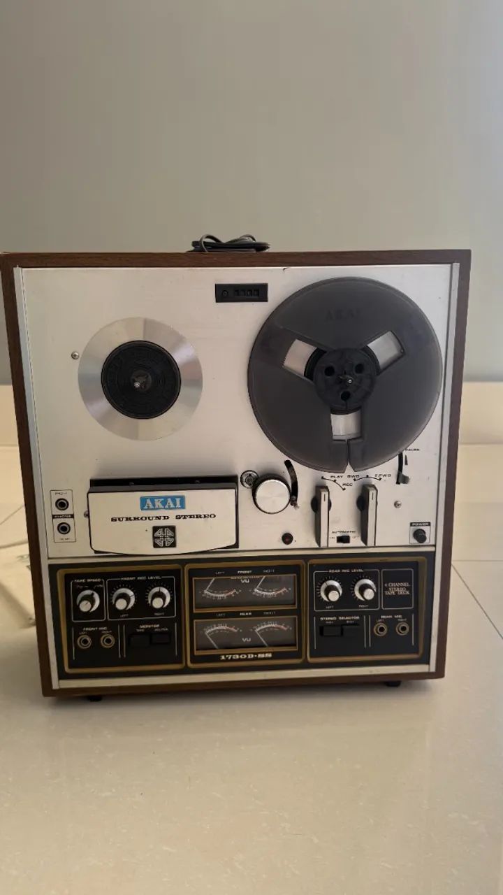 Akai Surround Stereo 1730D-SS