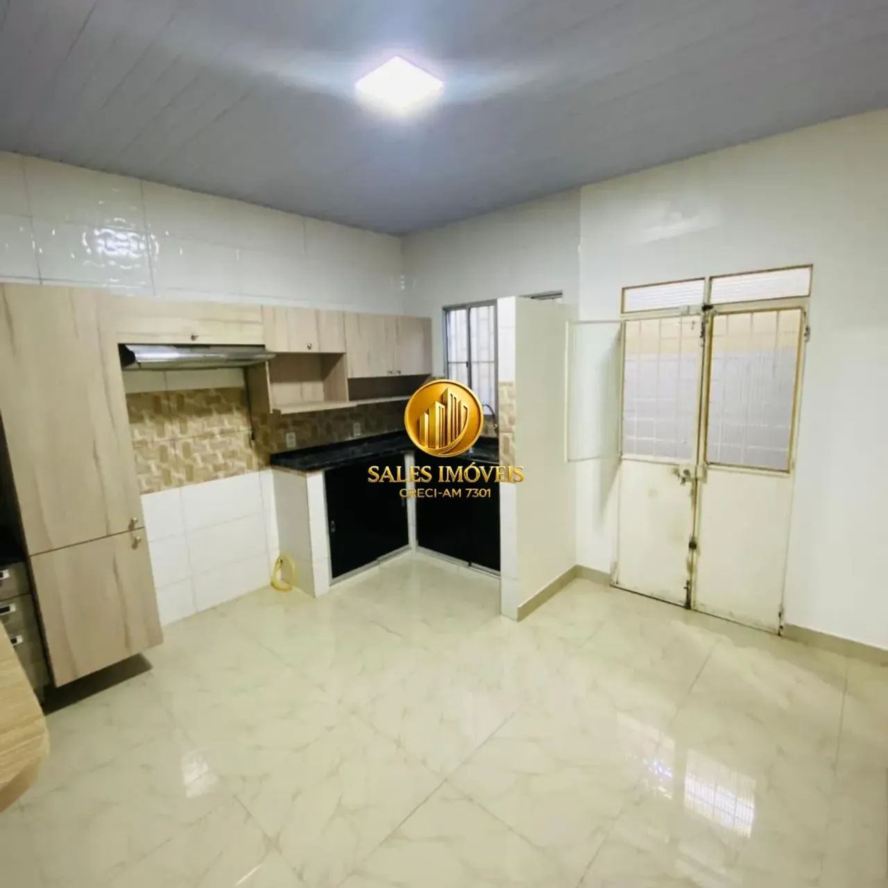 ALUGA-SE / VENDE-SE CASA SEMI MOBILIADA NO NOVO ALEIXO  AVENIDA NATHAN XAVIER - Foto 5