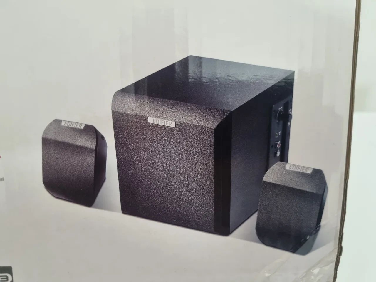 Caixa de som com subwoofer nova