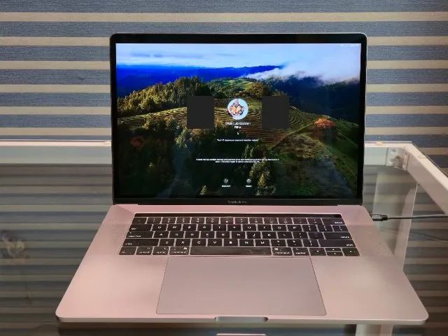 MacBook Pro 15 2018★i9/32G/SSD 2T/Vega20 Apple MacBook Pro 15