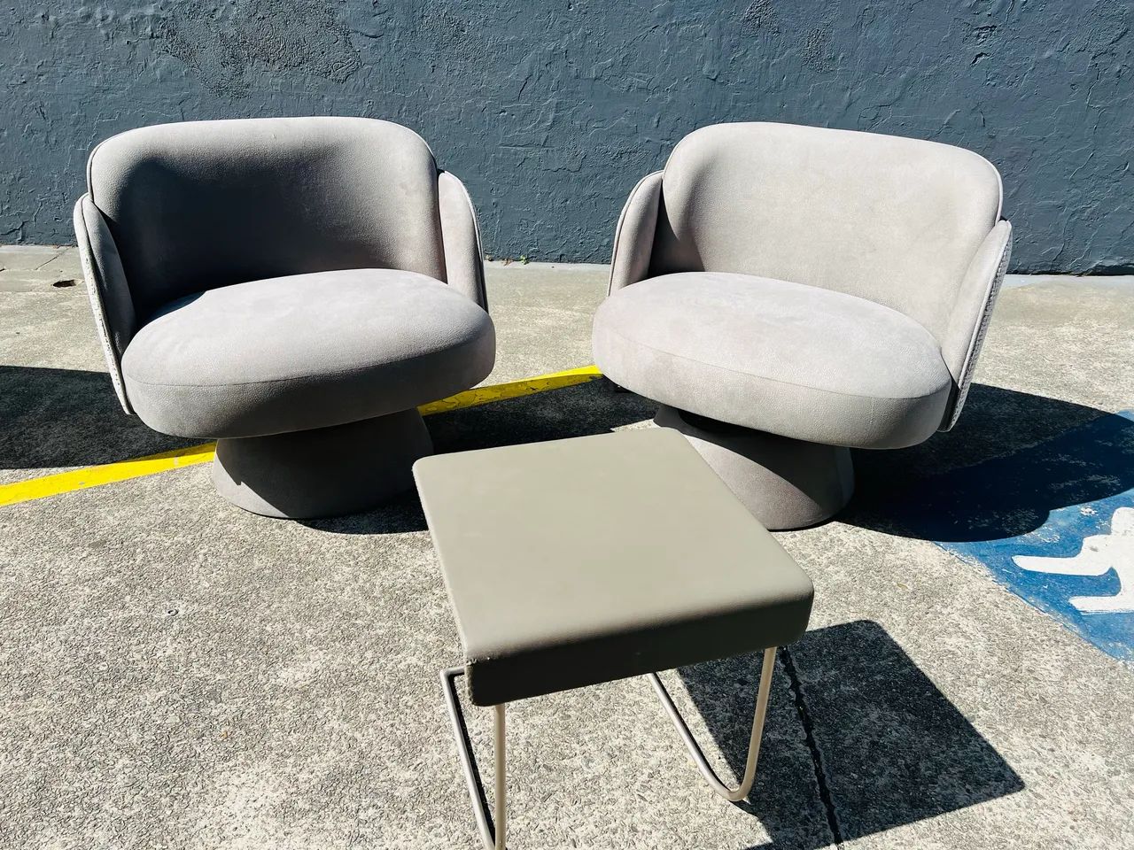 Poltrona designer giratória