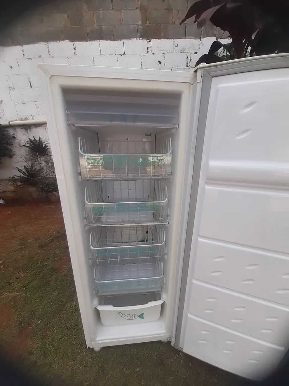 Freezer vertical cônsul 140 litros - Foto 2