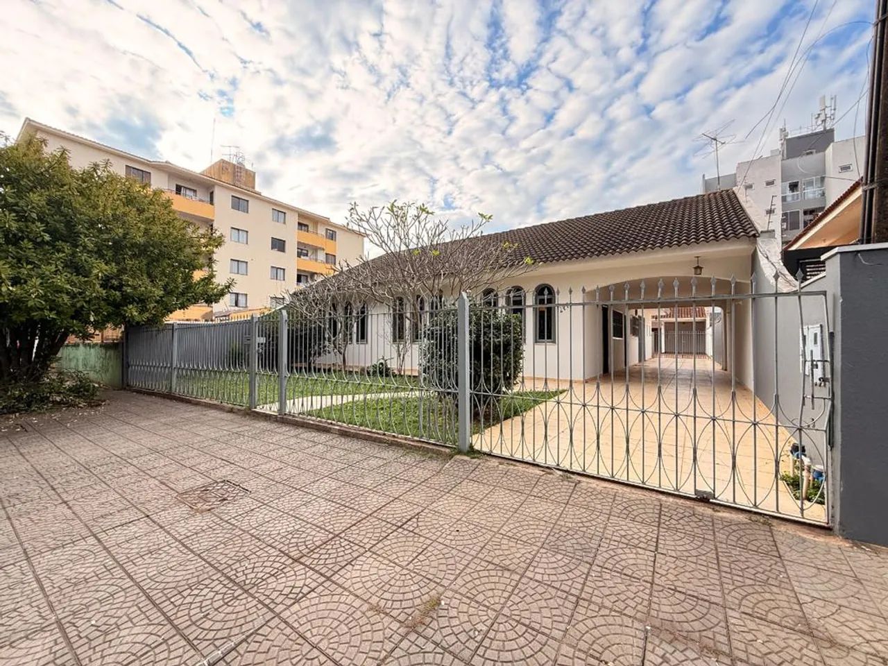 Casa para alugar em Maringá, Zona 07, com 3 quartos, com 182 m²