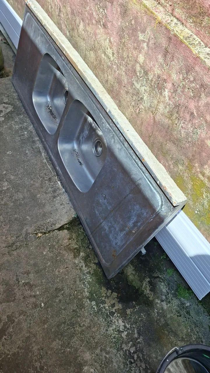 VENDO ESSE PIA DE INOX. JA USADA EM PERFEITAS CONDIÇÕES 