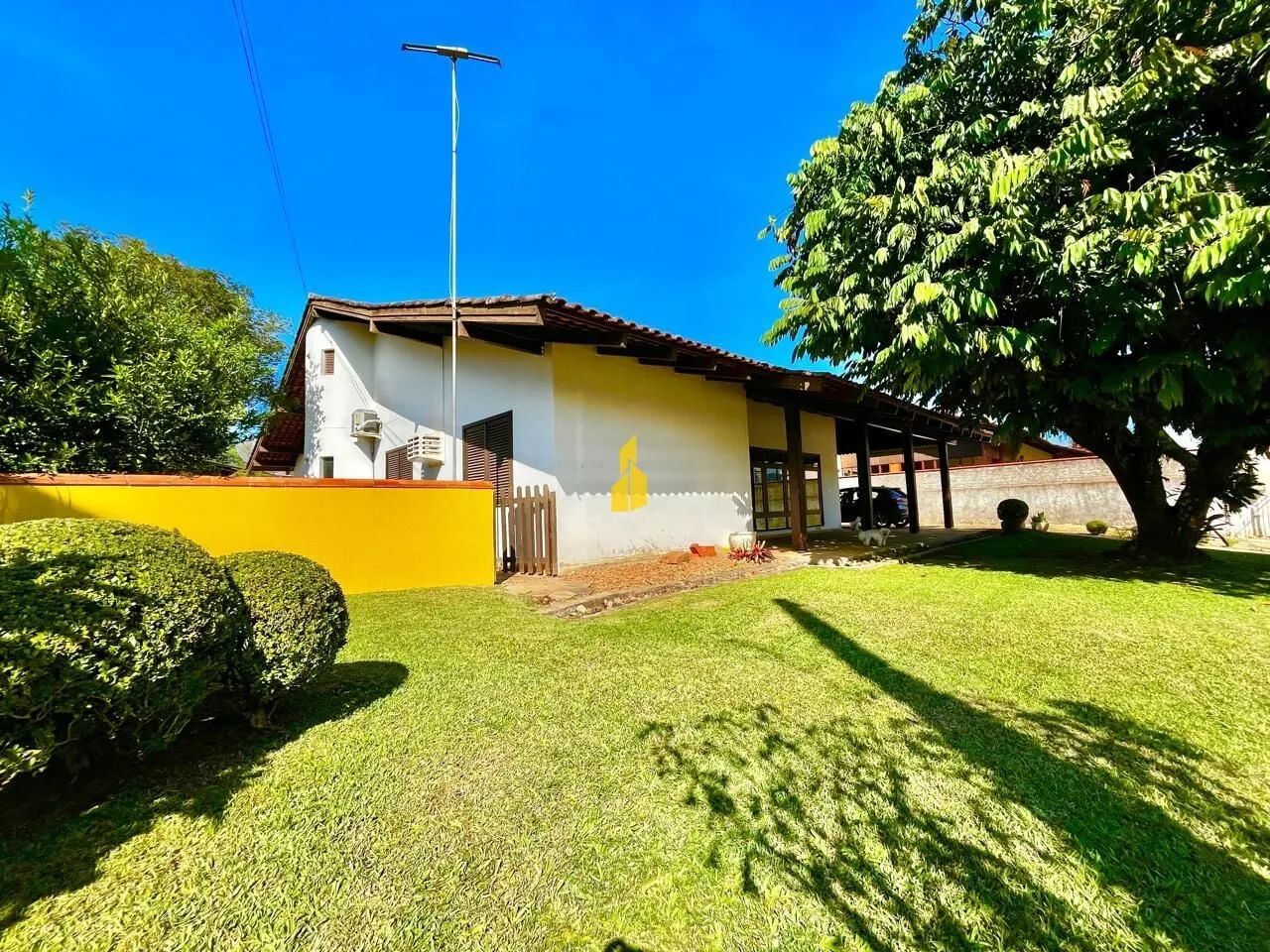 Casa com 2 suítes e piscina no Centro de Timbó - Foto 2