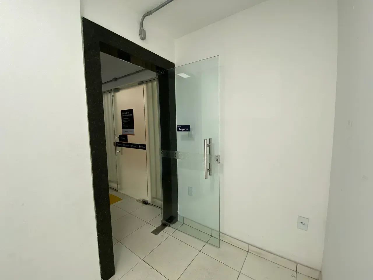 ALUGO SALA NA AV. DJALMA BATISTA. - Foto 3