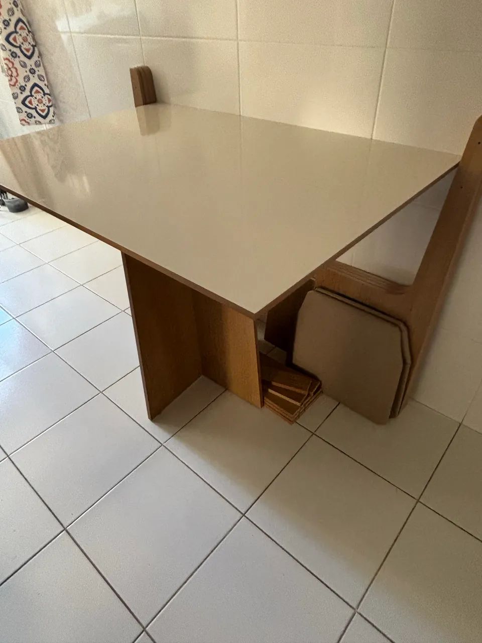 Mesa nova com 04 cadeiras 1.10x0.75