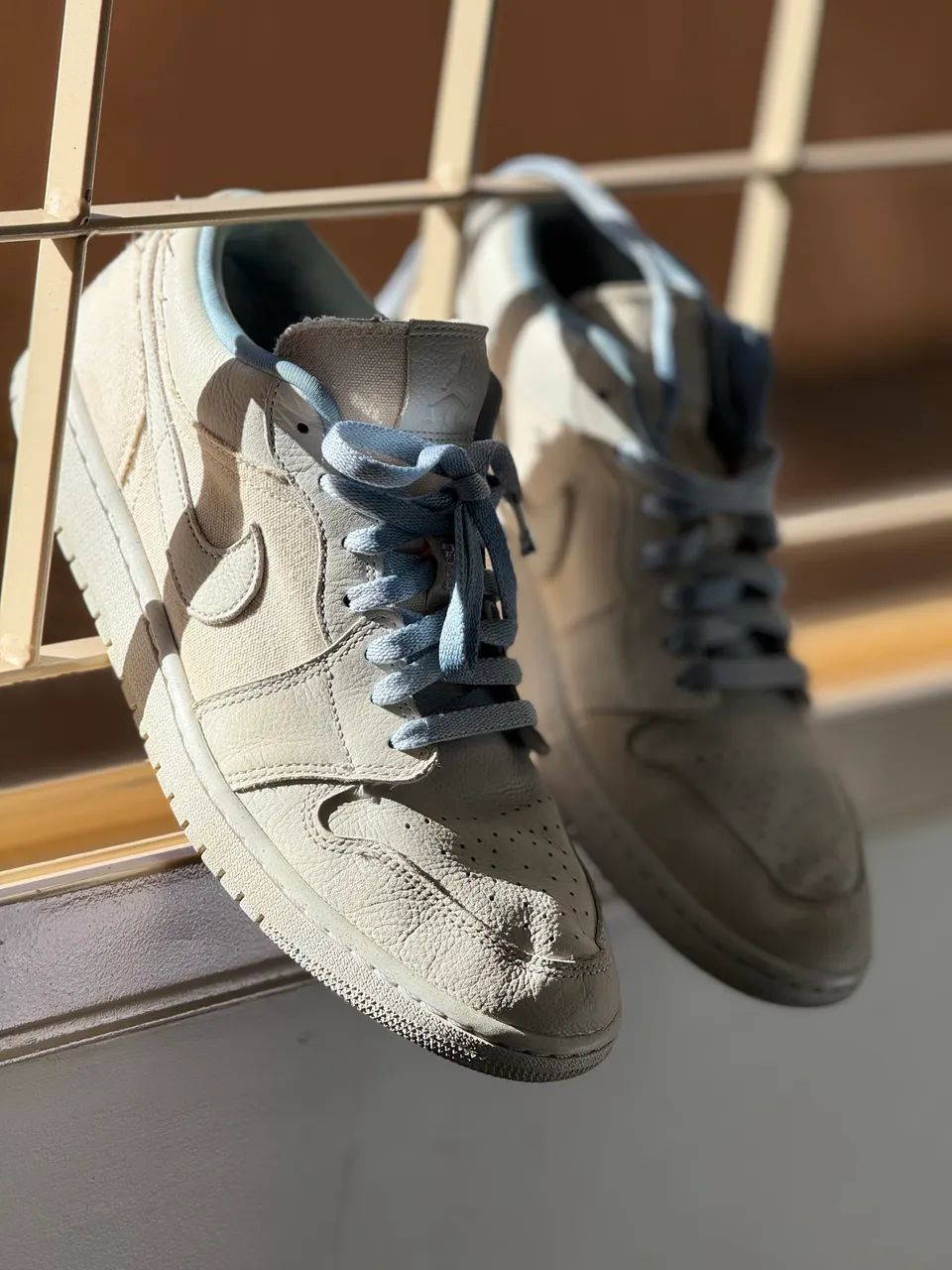 Jordan 1 low branco e azul bebê 